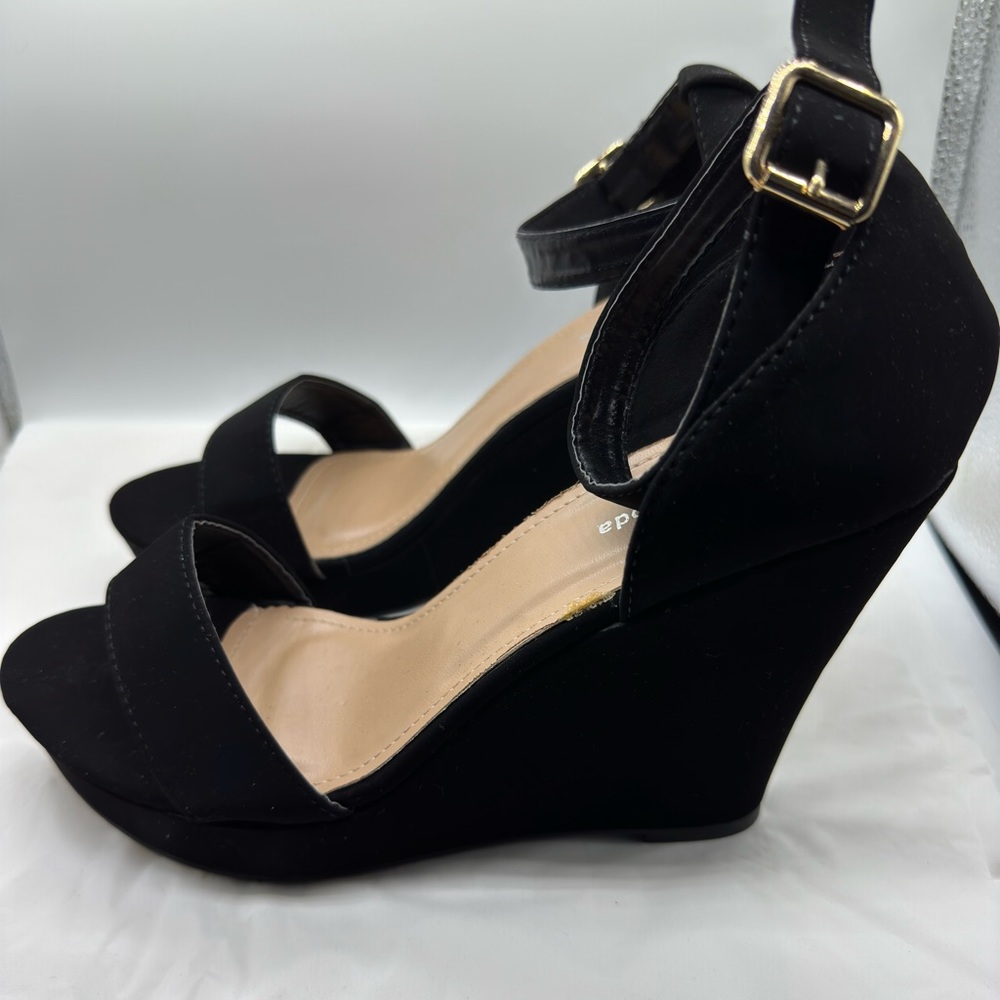 Top Moda: Black Wedge Suede OpenToe Sandals ( Size 9 )
